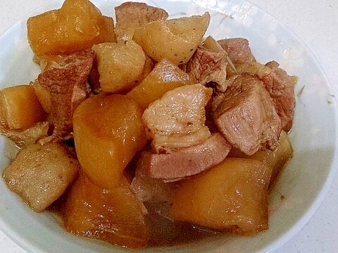 豚バラ肉と大根の煮込み